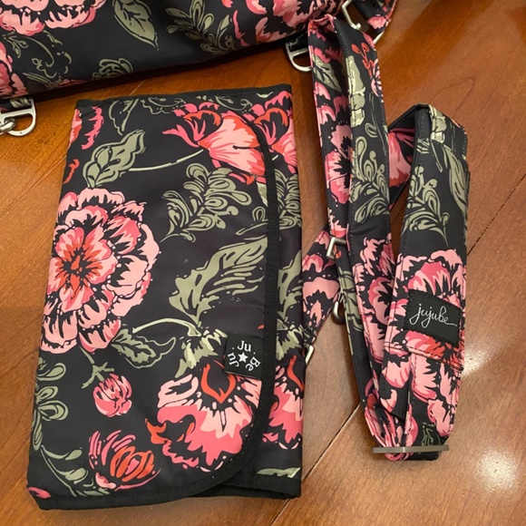 JuJube Romance in Bloom B.F.F. Diaper bag - Picture 6 of 7
